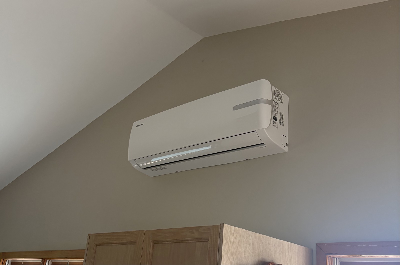 Hisense wall-mounted indoor head for a ductless mini-split system